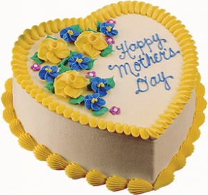 Mothers_day_heart_cake