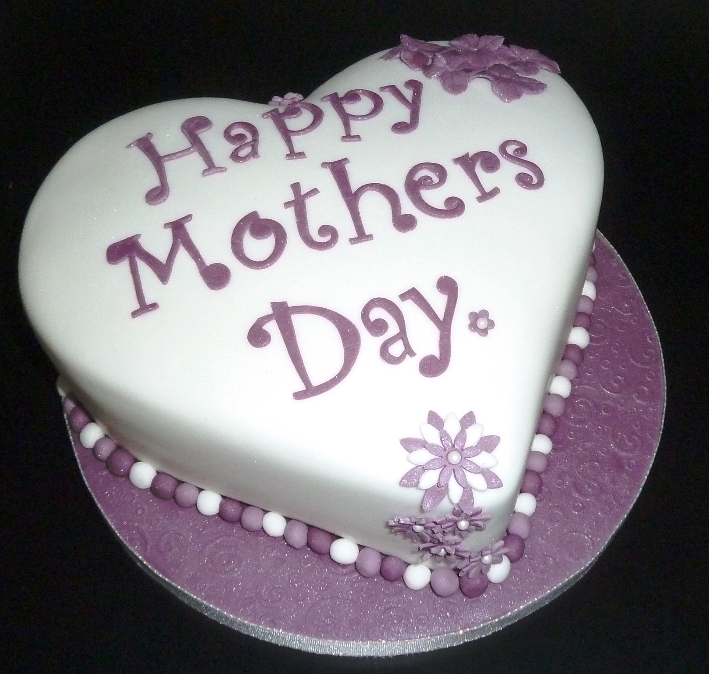 Mothers-Day-Cake-with-Pearls