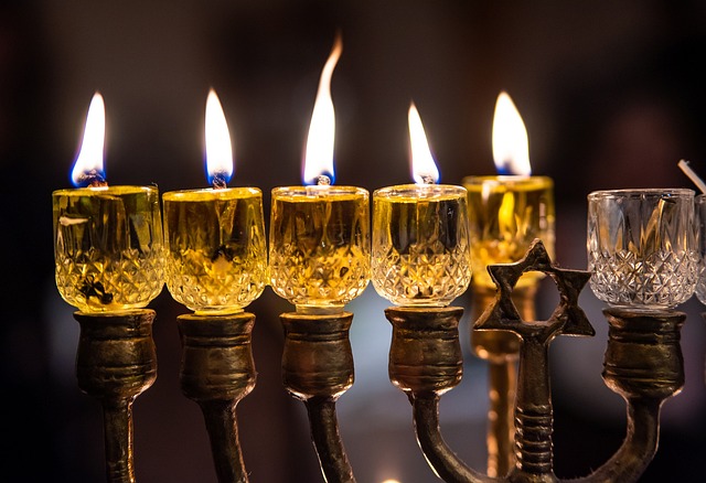 4. Spreading the Light: Embracing the Power of Hanukkah's Inspirational Messages